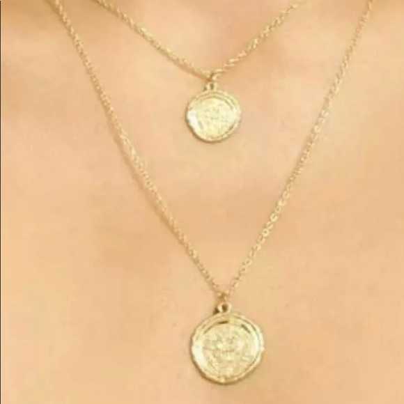 Amber Sceats Double Coin Necklace Gold Toned New - Picture 2 of 5